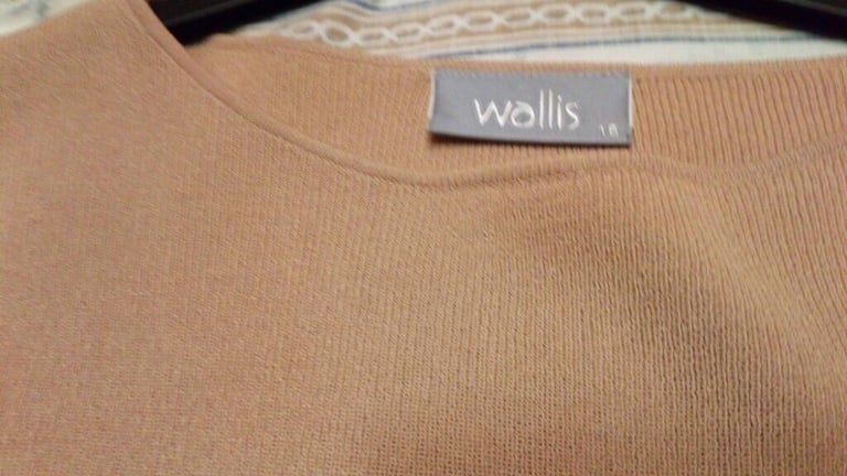 Wallis top