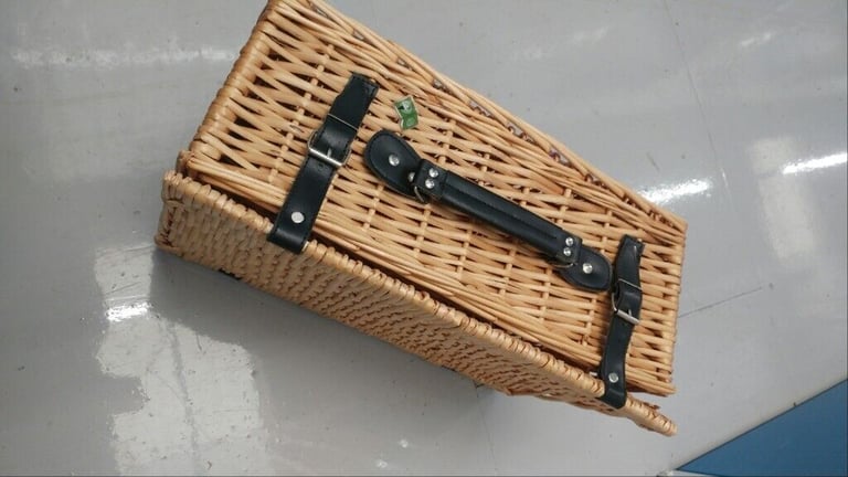Wicker basket, picknicks, day out, relax, family, home, kitchen, pantry, holiday, weekends, food