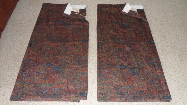image for Pair curtains - shown folded