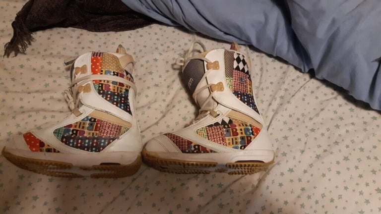 Burton Sapphire Womans Boots size 3.5 uk with Internal Thermic Heat Fittings