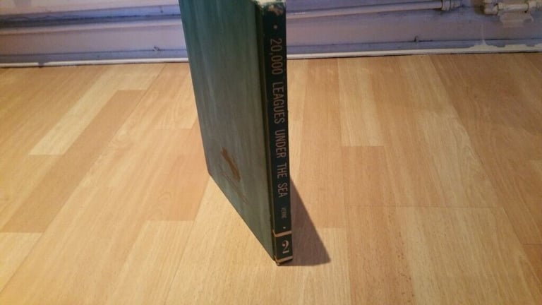 Rare Vintage 60's Edition 20, 000 LEAGUES UNDER THE Sea by JOULES VERNE. Large Hardback Book. 