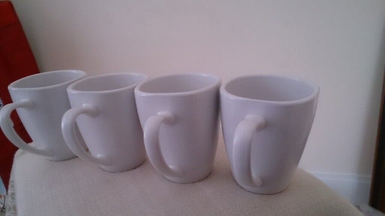 4 white coffee/tea mugs