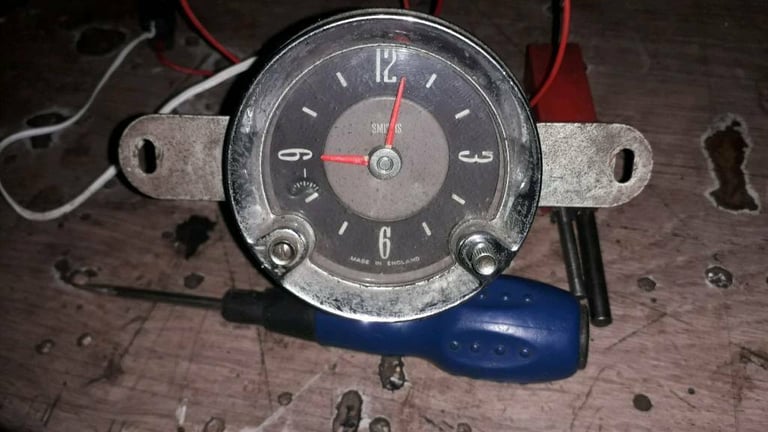 image for SMITH'S Vintage auto clock WORKING  AS IT SHOULD SEE PHOTOS