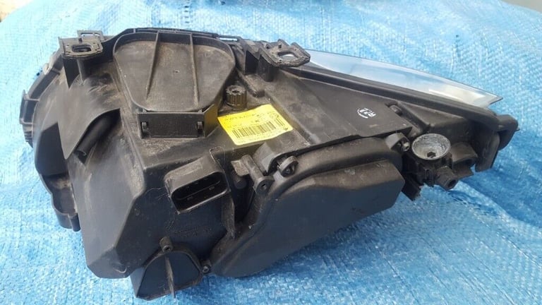 BMW 3 SERIES - E92/ E93 - PASSENGERSIDE - XENON HEADLIGHT - PRE-LCI - COMPLETE