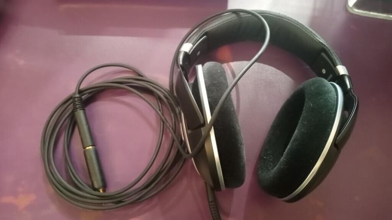 SENNHEISER OVER-EAR HEADPHONES HD 599SE