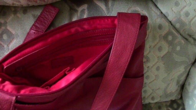 A leather bag of cherry colour, Clarks, in a good condition, £ 10   