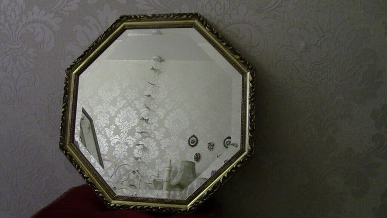 Nice, in great condition mirror, from pet and smoke free home, £ 7