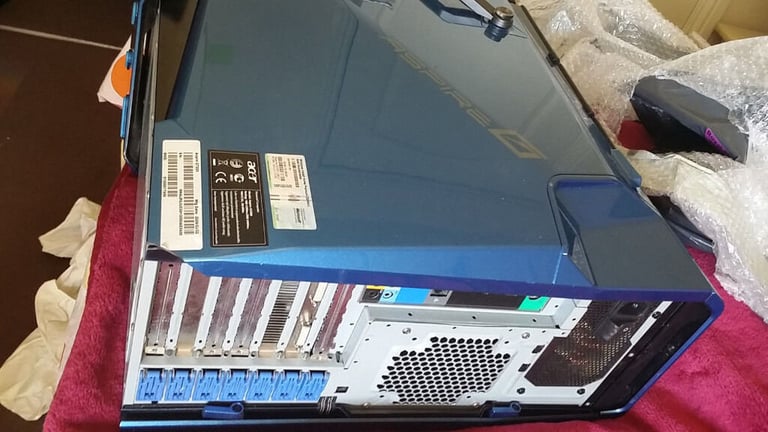 ACER ASPIRE PREDATOR G77-200 WATER COOLING,GRAPHIC CARD, AMD PHENOM QUAD CORE  P.S READ THE AD  