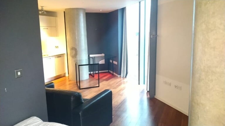 REDUCED!!! STUNNING VIEWS OF BIRIMINGHAM - 27TH FLOOR CITY CENTRE APARTMENT 