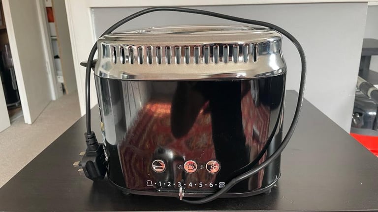Retro Black 4 Slice Toaster, tow slice toaster is not working | in Finsbury  Park, London | Gumtree