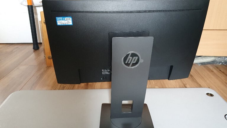 HP Z23n 23-inch Narrow Bezel IPS Display Monitor