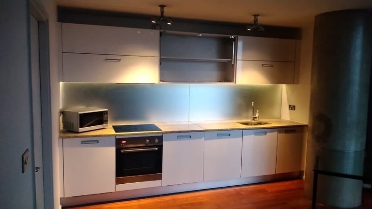 REDUCED!!! STUNNING VIEWS OF BIRIMINGHAM - 27TH FLOOR CITY CENTRE APARTMENT 