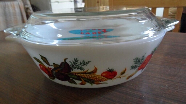 image for White Pyrex Casserole Dish 1.5 litre