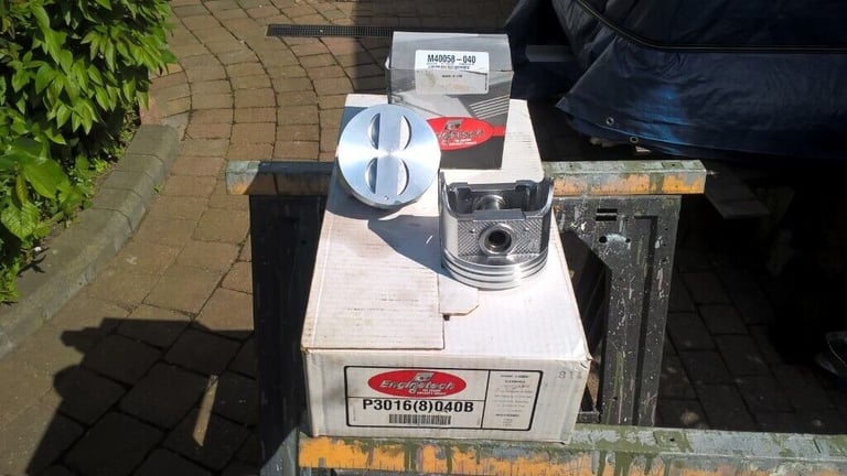 327 SBC NEW Pistons + 0.040 & NEW Molly Rings.   