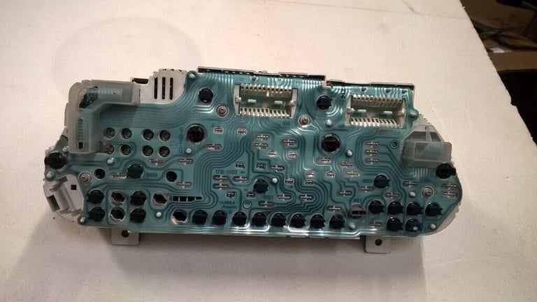 Volvo S40/V40 Speedo Cluster.   