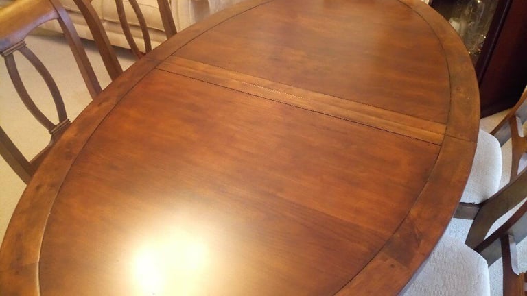 DINNING ROOM SUITE WITH 6 CHAIRS
