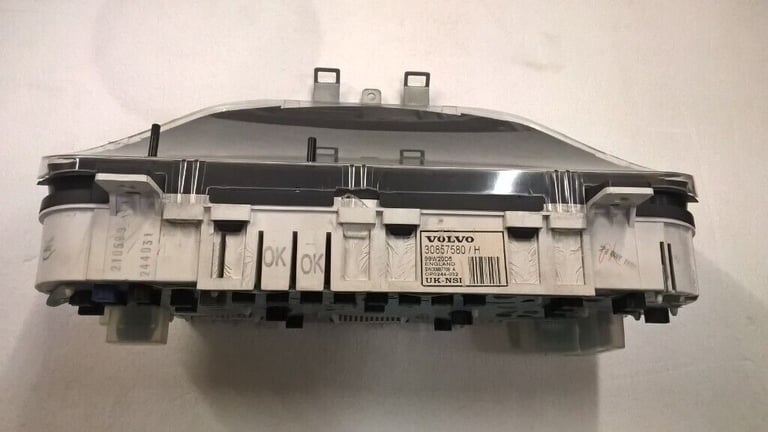 Volvo S40/V40 Speedo Cluster.   