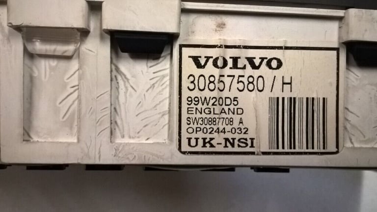 Volvo S40/V40 Speedo Cluster.   