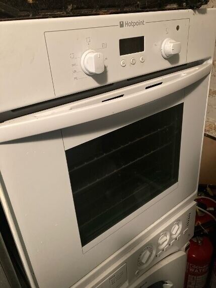 image for plug-in Hotpoint single fan-assisted oven in new condition can deliver