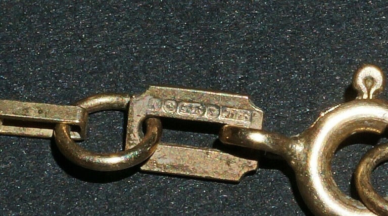 AE..9ct gold square linked chain, 20inch,