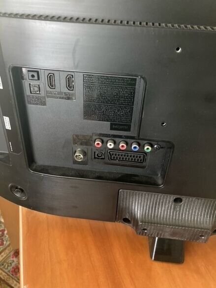24'' Samsung LED TV monitor in excellent condition 