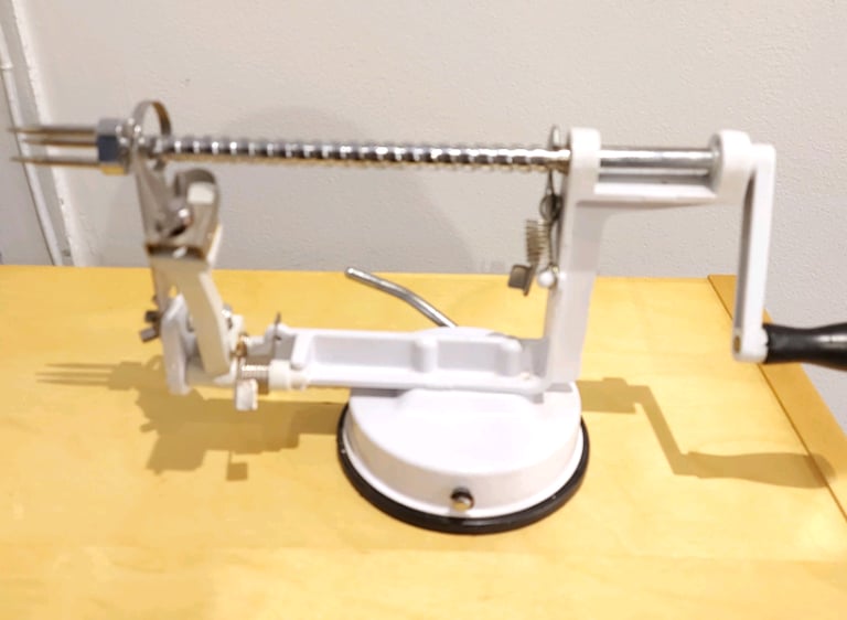 Apple peeler with 3 Functions