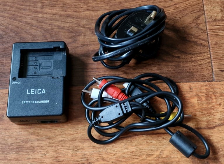 Leica V-Lux 2 Digital Camera