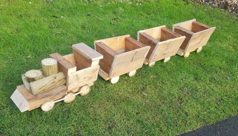 Chunky train planter