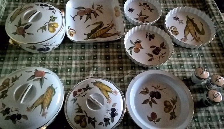 image for Royal Worcester Evesham Collection 11 pieces