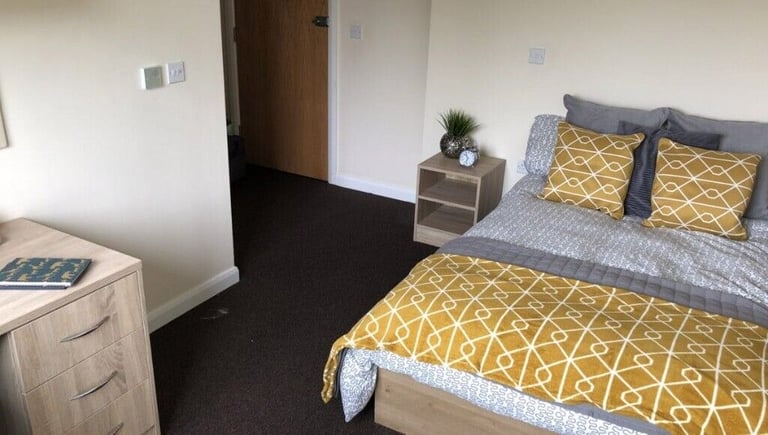 STUDENT ROOMS TO RENT IN PRESTON. EN-SUITE WITH 3/4 DOUBLE BED, PRIVATE ROOM, BATHROOM, STUDY SPACE