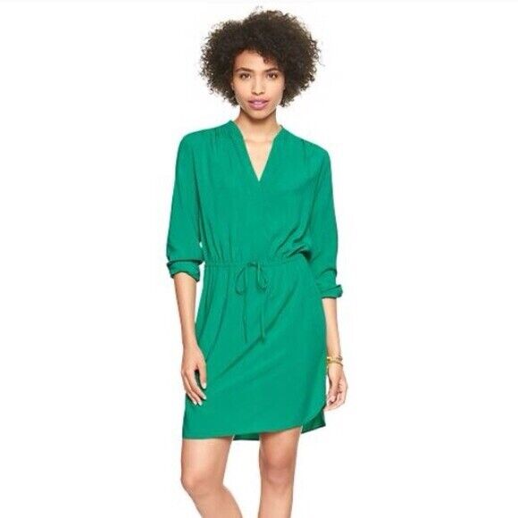 image for GAP lovey fluid green dress, hangs beautifully, feels like silk on 10