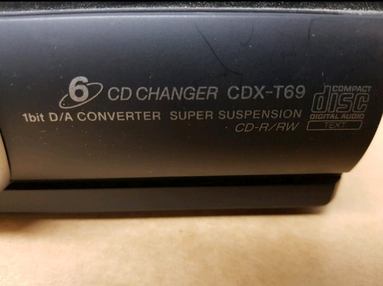 Sony 6 CD Changer CDX-T69 with leads 