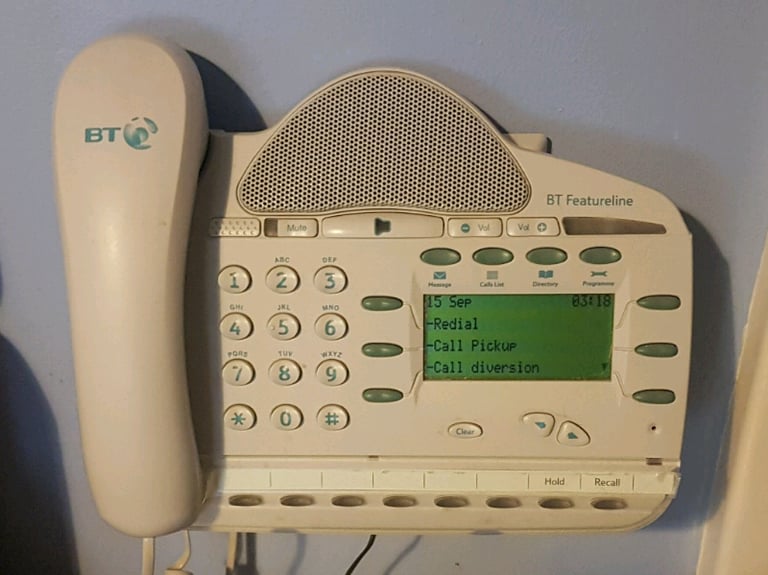 BT Featureline phone and power supply. Can be used with a headset. 