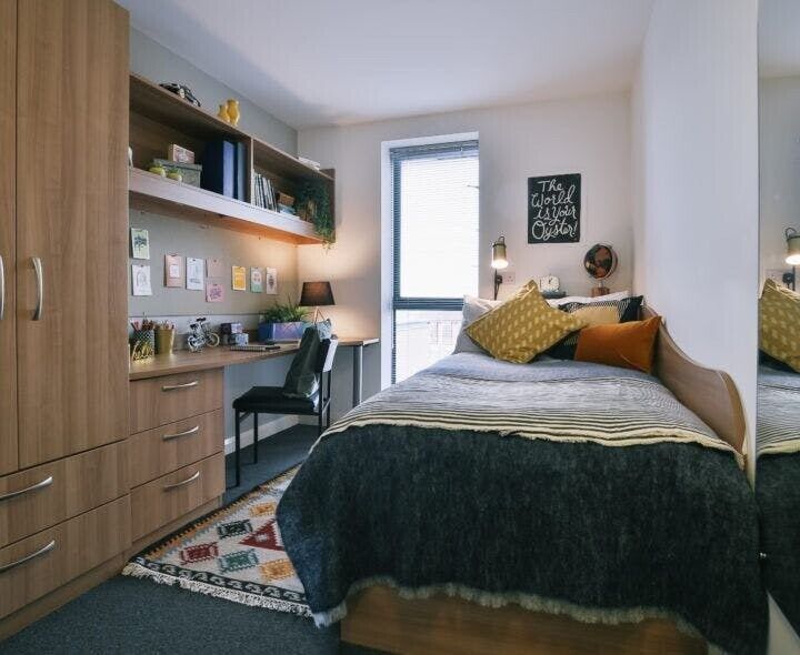 STUDENT ROOMS TO RENT IN LEICESTER. BRONZE ENSUITE WITH PRIVATE ROOM, BATHROOM AND STUDY SPACE