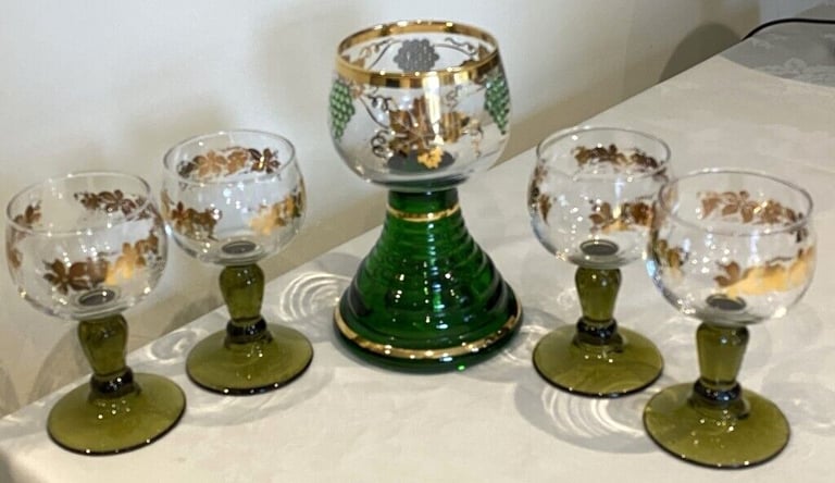 SET OF AUSTRIAN 1960's LARGE MUSICAL GOBLET, AND 4 WINE GLASSES IN GREEN & GOLD, VERY RARE