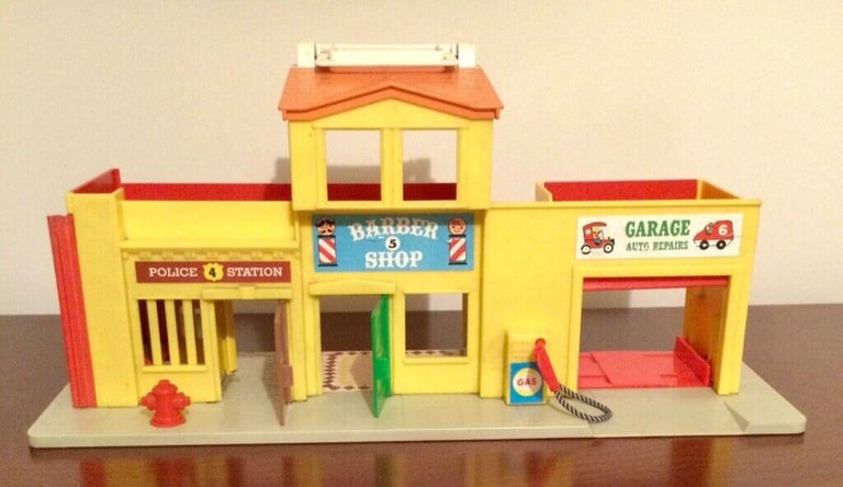 1970’s Fisher Price Vintage Little People VILLAGE Main Street Toy Play Family Set