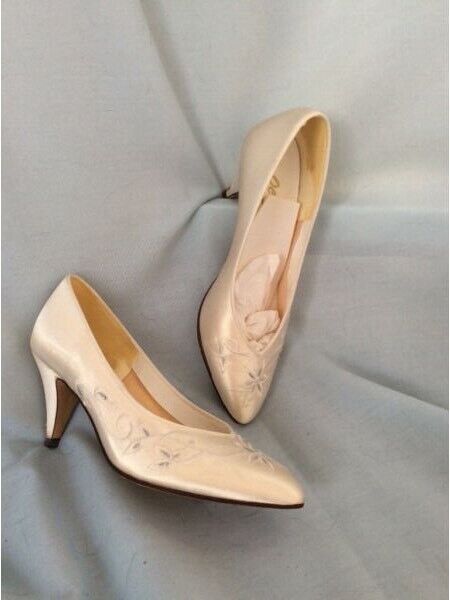 image for Embroidered shoes