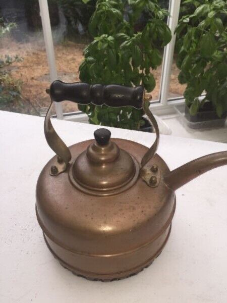 Copper kettle 1960s approx. ..Ball bearing in spout, Good condition