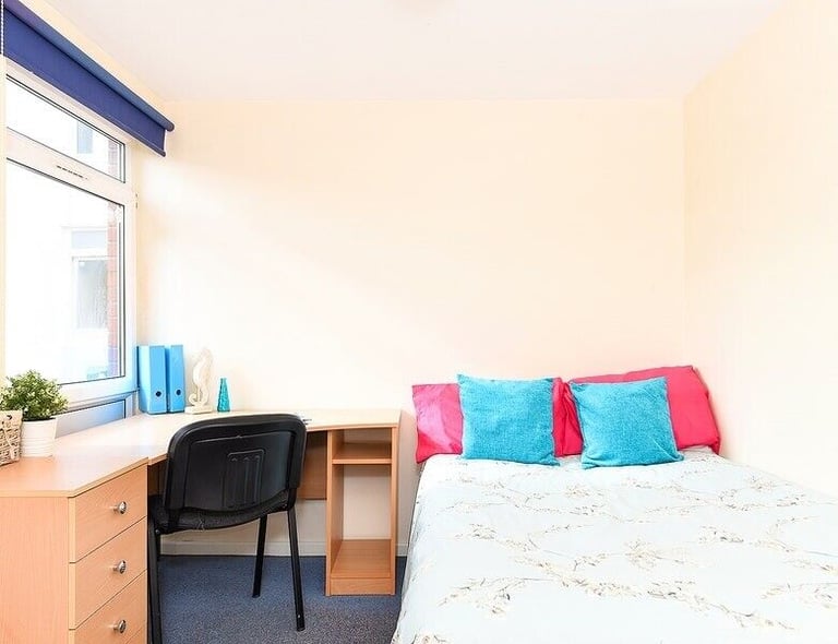 STUDENT ROOMS TO RENT IN LEICESTER. STYLISH ENSUITE, PRIVATE ROOM, BATHROOM AND STUDY SPACE