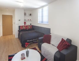 STUDENT ROOMS TO RENT IN LEICESTER. APARTMENT WITH DOUBLE BED, PRIVATE ROOM, BATHROOM, STUDY DESK