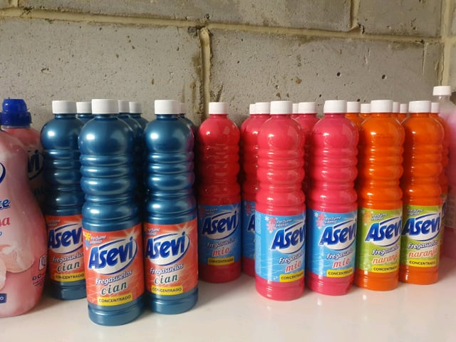 Spanish shop cleaning products