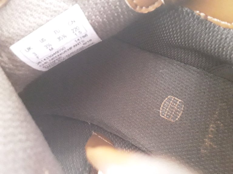 Girls Clark's boot /size 3 f