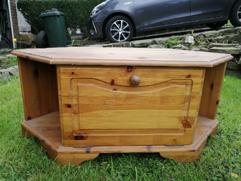 CORNER WOODEN TV UNIT