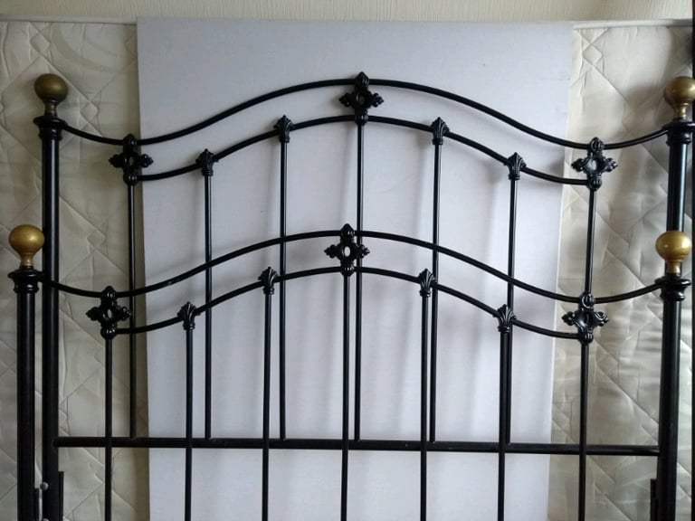 image for King Size Metal Frame Bed 
