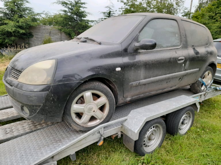 image for Clio breaking 