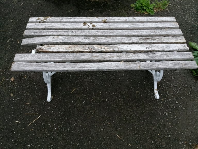 VINTAGE PATIO TABLE 