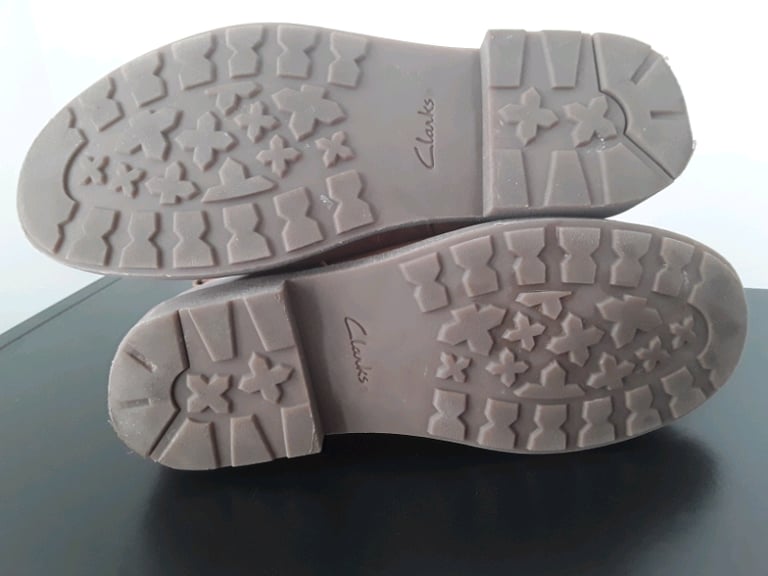 Girls Clark's boot /size 3 f