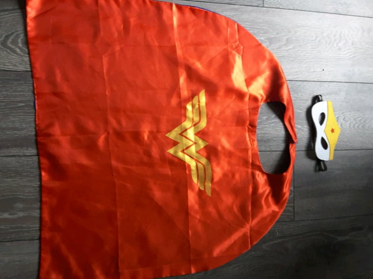 Wonder woman cape and mask 3years +