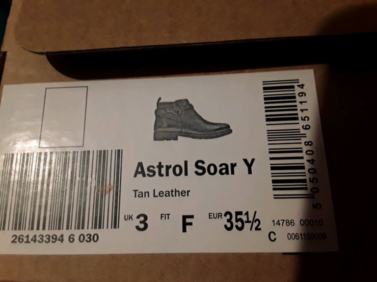 Girls Clark's boot /size 3 f