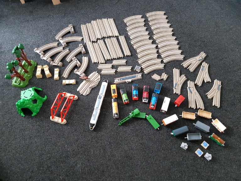 Huge Thomas Trackmaster bundle